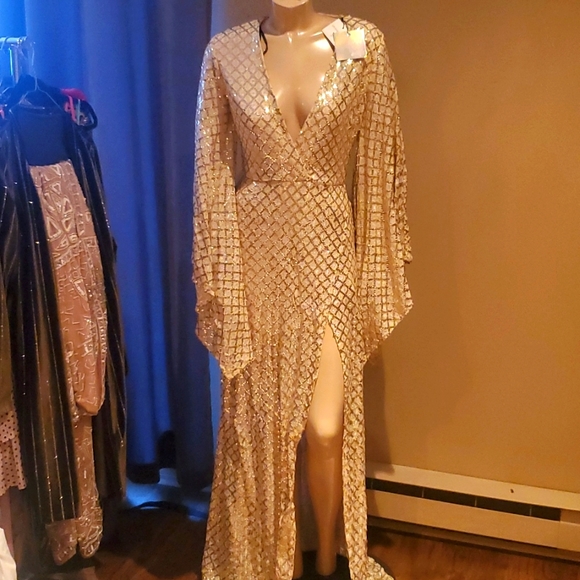 Missguided Dresses & Skirts - NWT Missguided Premium Gold Sequin Kimono Wrap Dress Champagne Gorgeous **